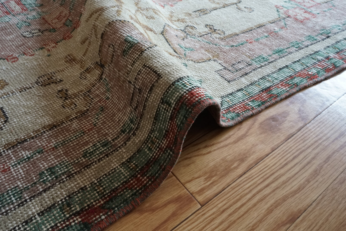Türkiye Old Isparta Beige , Pink , Green Flower Garden 1970年代 208 × 113 cm No.TR25509 / 国内送料無料・羊毛手織り絨毯