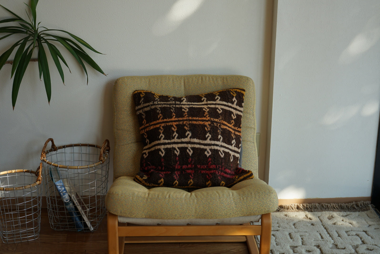 Türkiye Old Kilim Cushion Cover Brown Tribal Design 50 × 50 cm No.TR25555 / 送料無料・羊毛手織りキリム