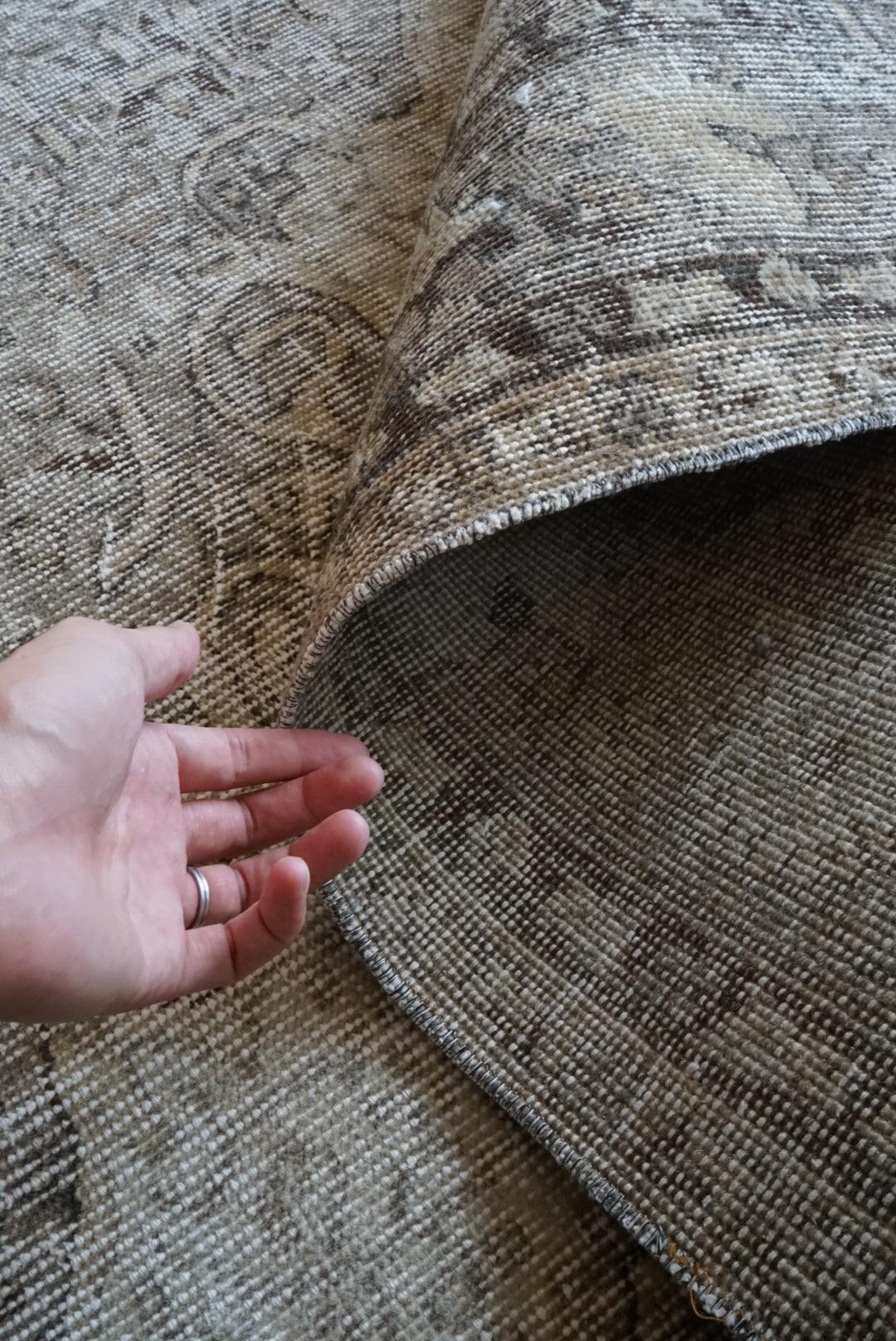 Türkiye Old Isparta Medallion Beige , Glay 1960年代 255.5 × 184 cm No.TR25491 / 国内送料無料