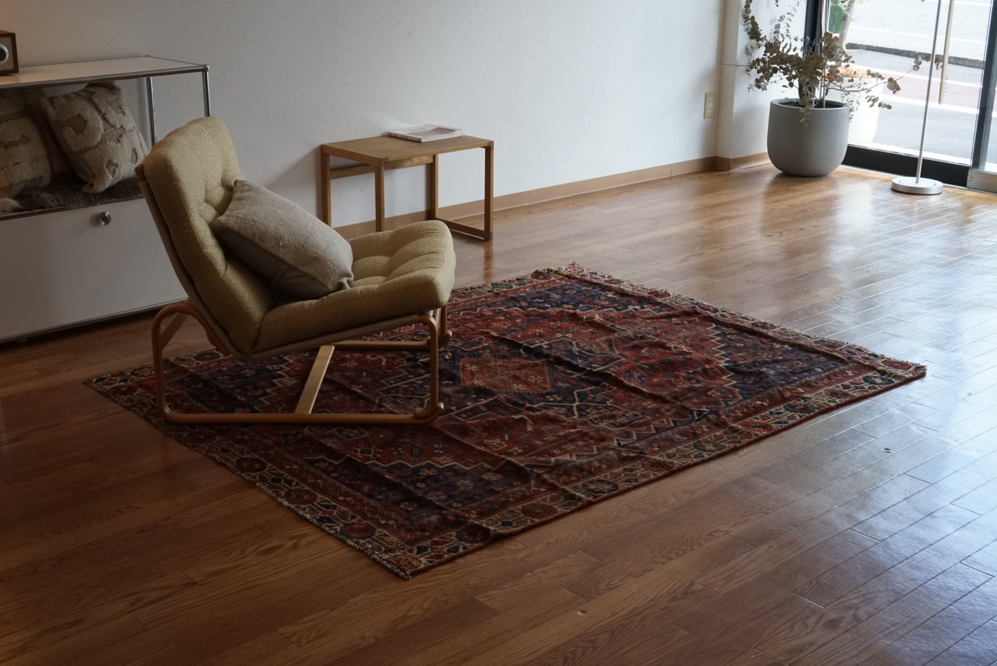 店頭販売 Afghanistan Old Persia Design 1930年代 179.5 × 140.5 cm  No.AF2535 / 国内送料無料・羊毛手織り絨毯