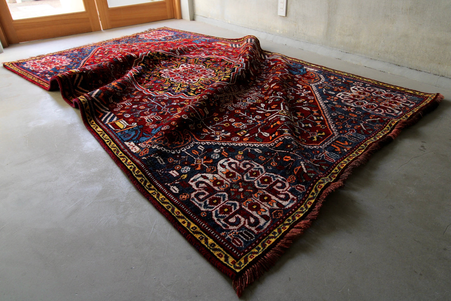 IRAN ANTIQUE SHIRAZ QASHQAI HEYBATLO 1880年代 214 × 123 cm