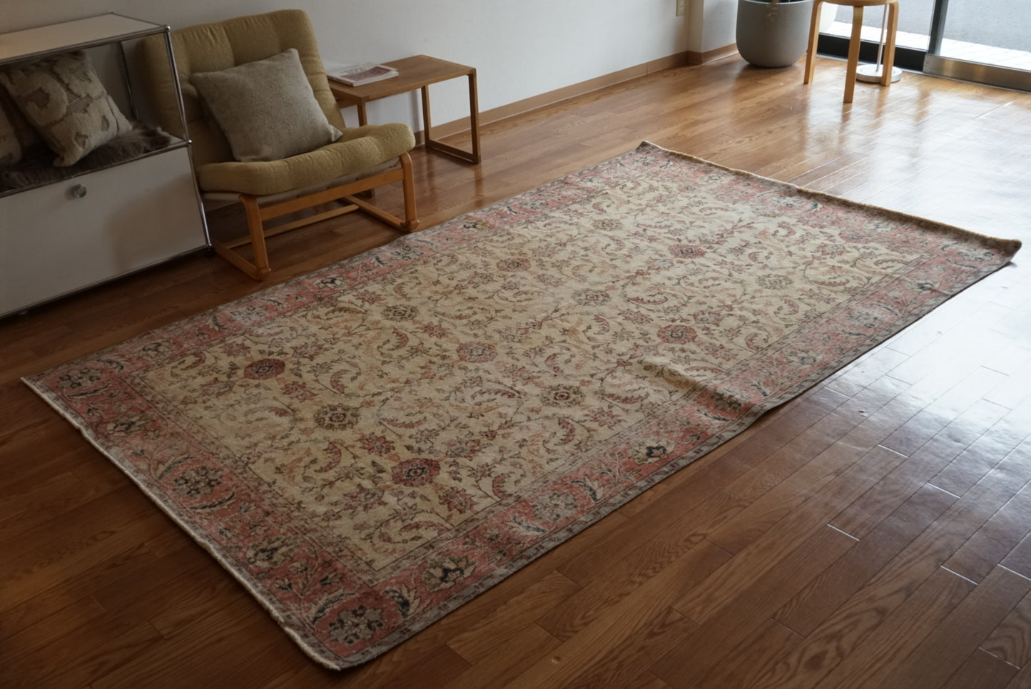 Türkiye Old Isparta Floral Pink , Beige 1970年代 250 × 154 cm No.TR25496 / 国内送料無料