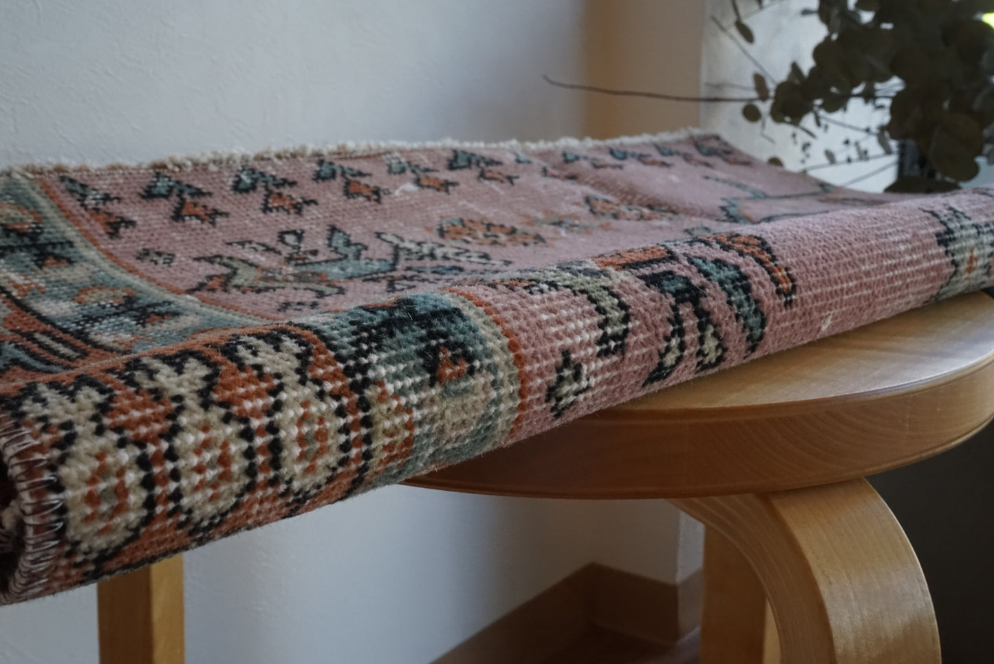 Türkiye Old Oushak Pink Flower 1970年代 95 × 60 cm No.TR25480 / 国内送料無料