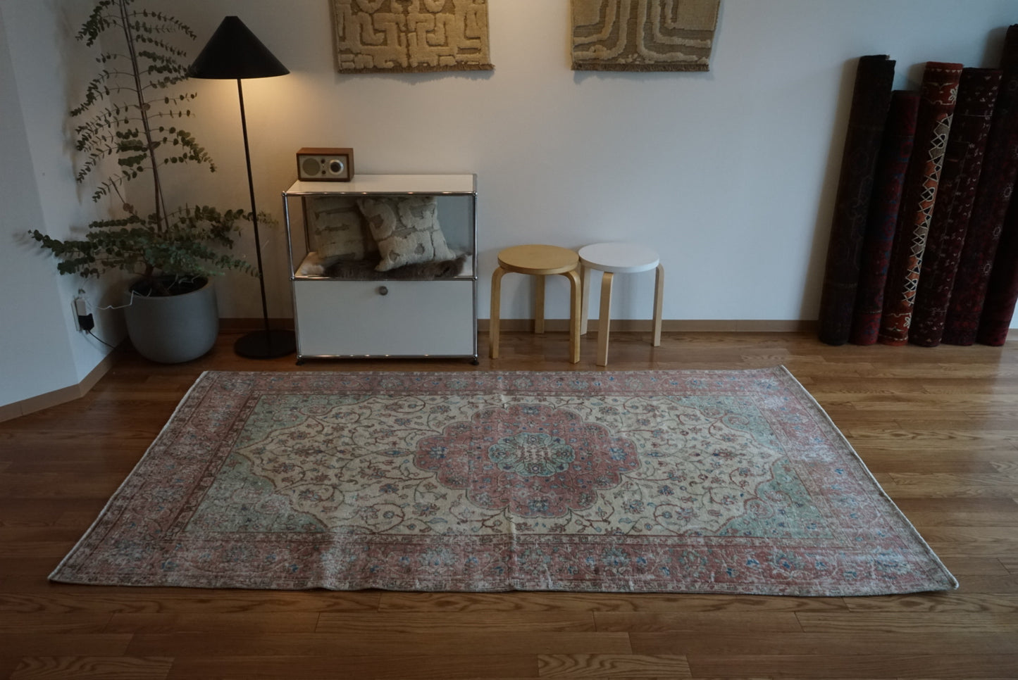 Türkiye Old Isparta Beige , Red , Green Medallion 1960年代 244 × 142 cm No.TR25455
