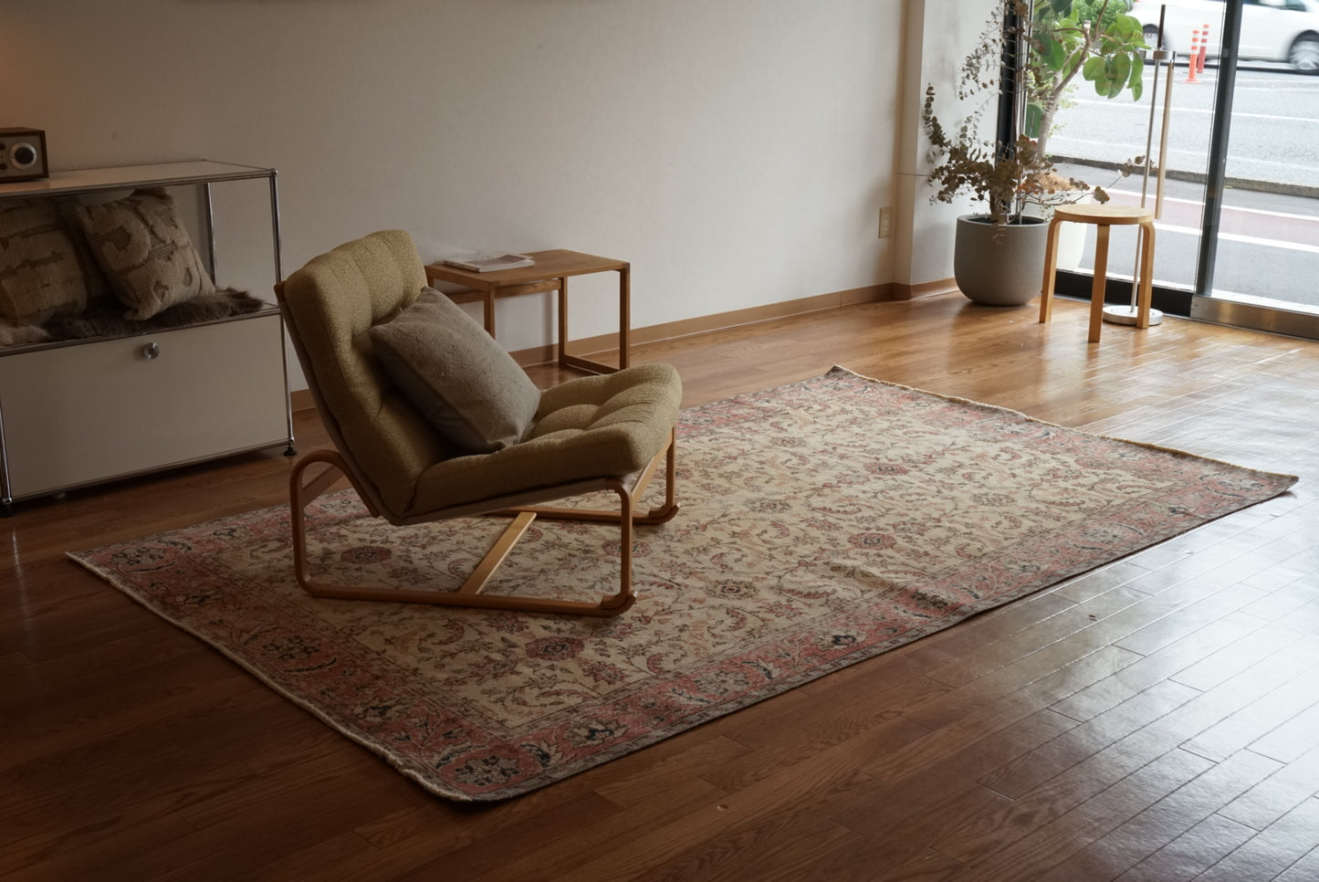 Türkiye Old Isparta Floral Pink , Beige 1970年代 250 × 154 cm No.TR25496 / 国内送料無料