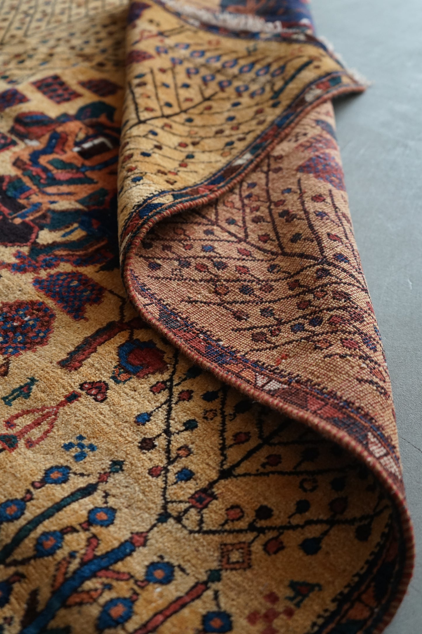 店頭販売 IRAN ANTIQUE QASHQAI SHIRAZ NEYRIZ 1770年代 114 × 129 cm