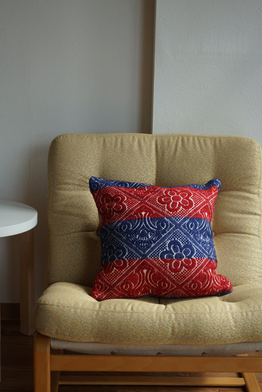 Türkiye Old Kilim Cushion Cover Bicolor Red , Blue Flower 40 × 40 cm No.TR25360