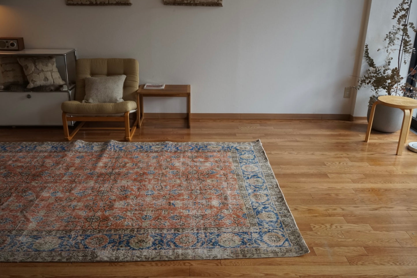 Türkiye Old Isparta Scarlet , Blue 1970年代 271.5 × 164 cm No.TR25507 / 国内送料無料・羊毛手織り絨毯