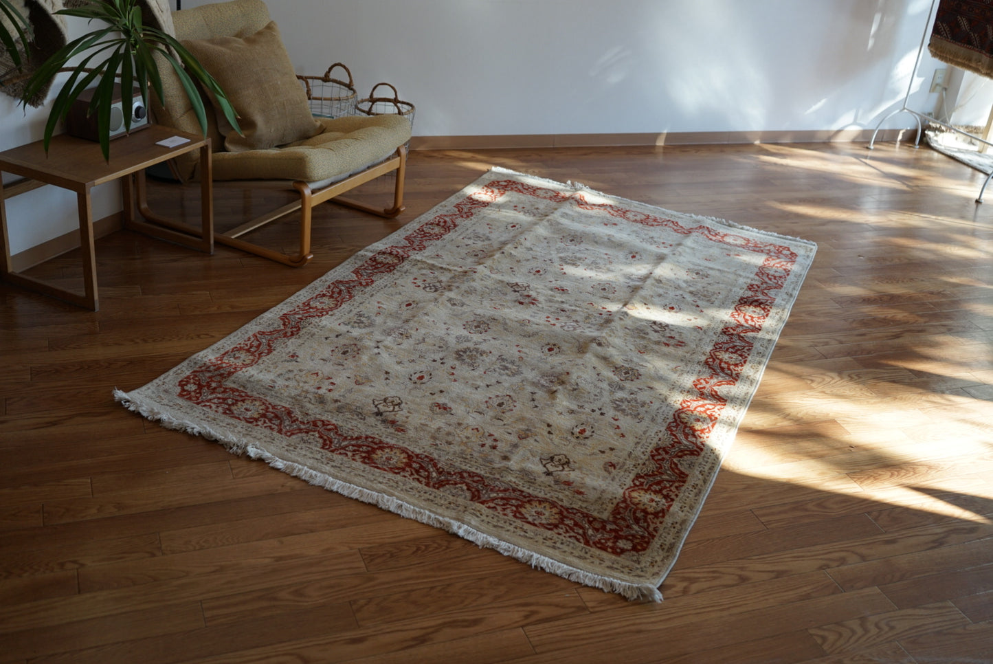 Türkiye Old Anatoria Beige , Red 1960年代 222 × 136 cm No.TR25551 / 国内送料無料・羊毛手織り絨毯