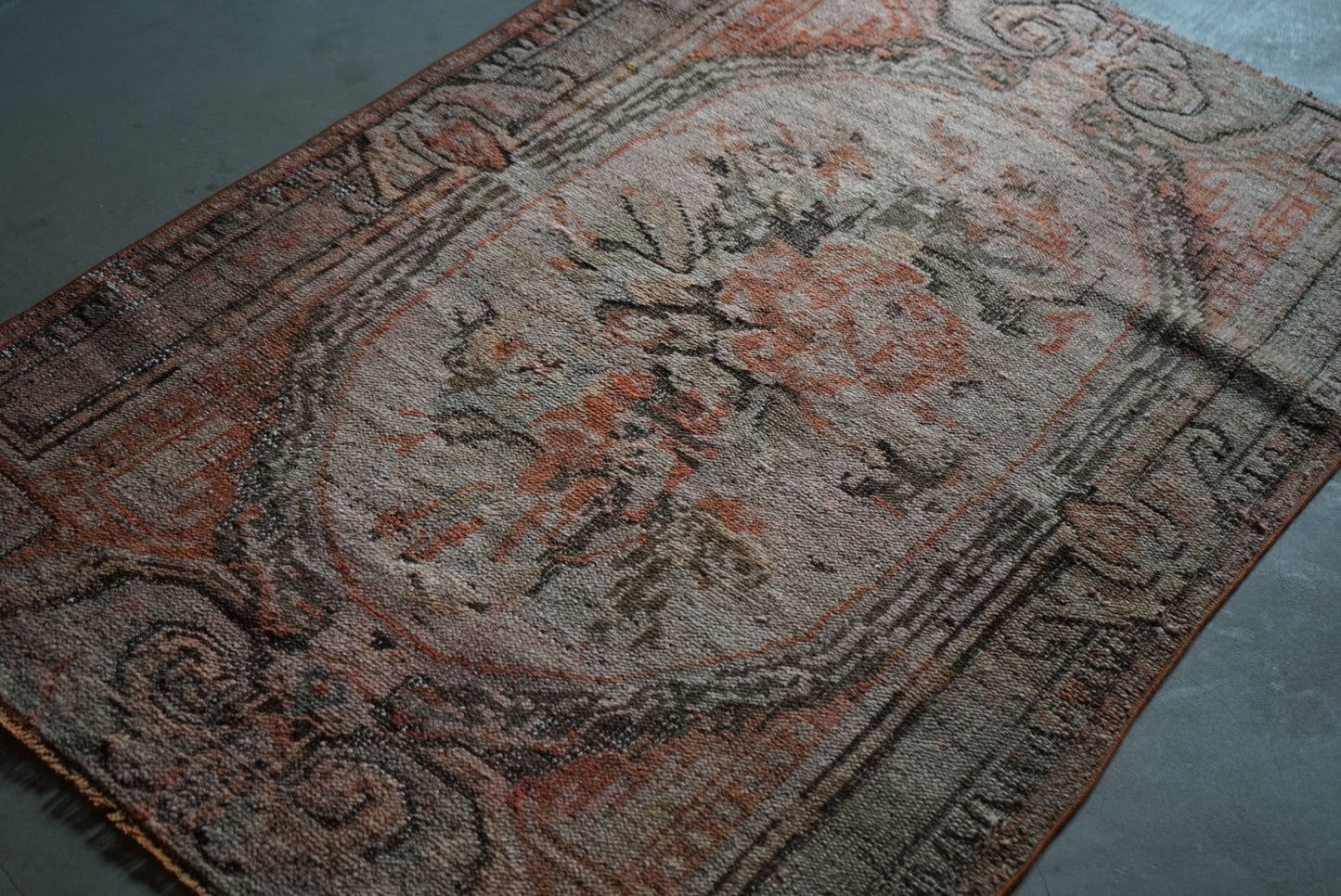 TURKEY OLD ISPARTA ROSE FLOWER 1950-1960年代 161 × 107.5 cm No.TR25129