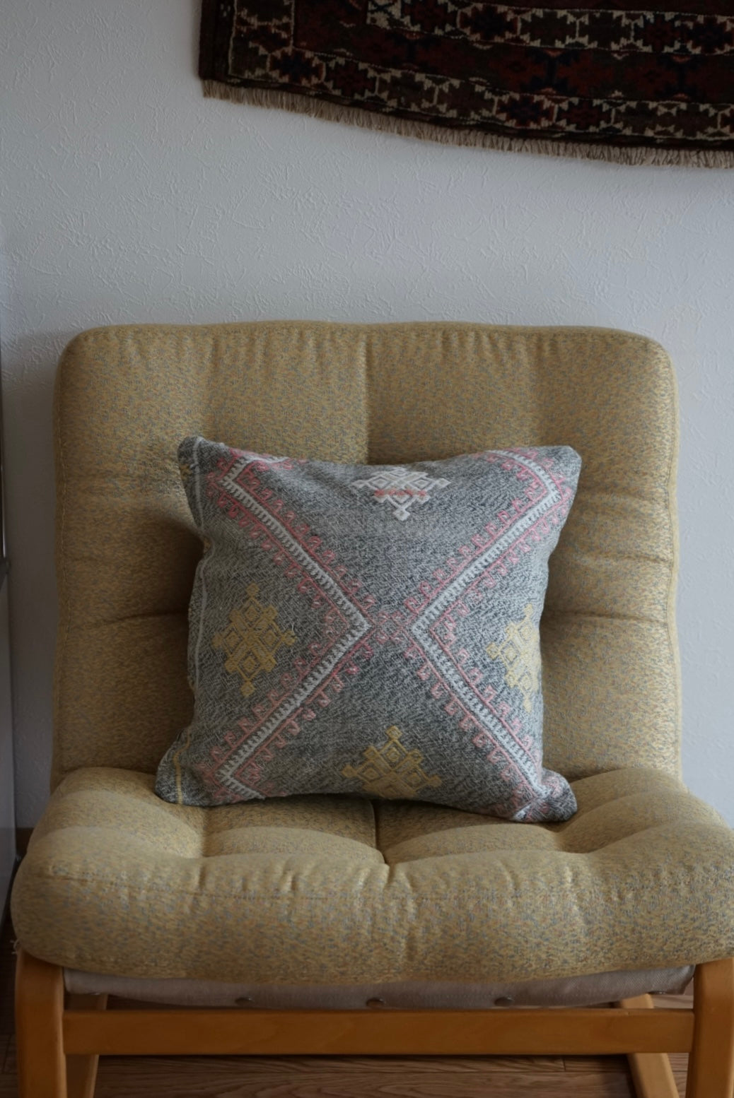 Türkiye Old Kilim Cushion Cover Tribal Design Glay 41 × 41 cm No.TR25533 / 送料無料・羊毛手織りキリム