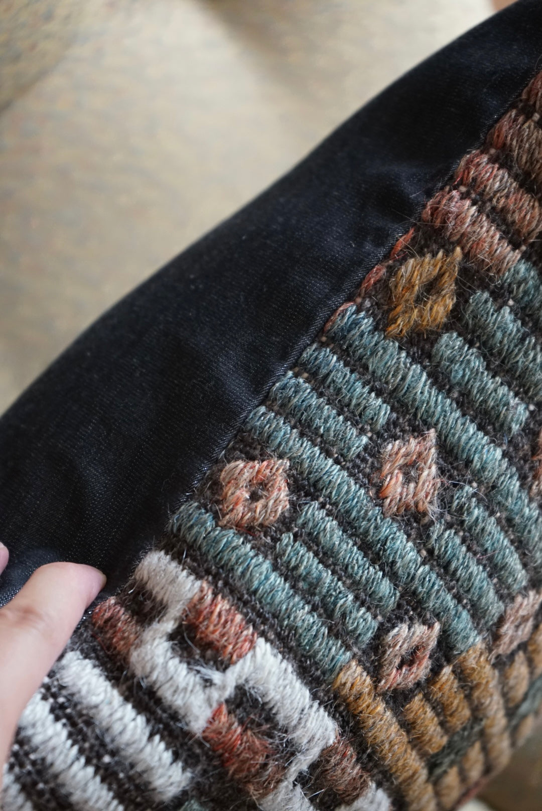 Türkiye Old Kilim Cushion Cover Bronz , Green , White Mix Color Tribal Design 38 × 38 cm No.TR25527 / 国内送料無料・羊毛手織りキリム