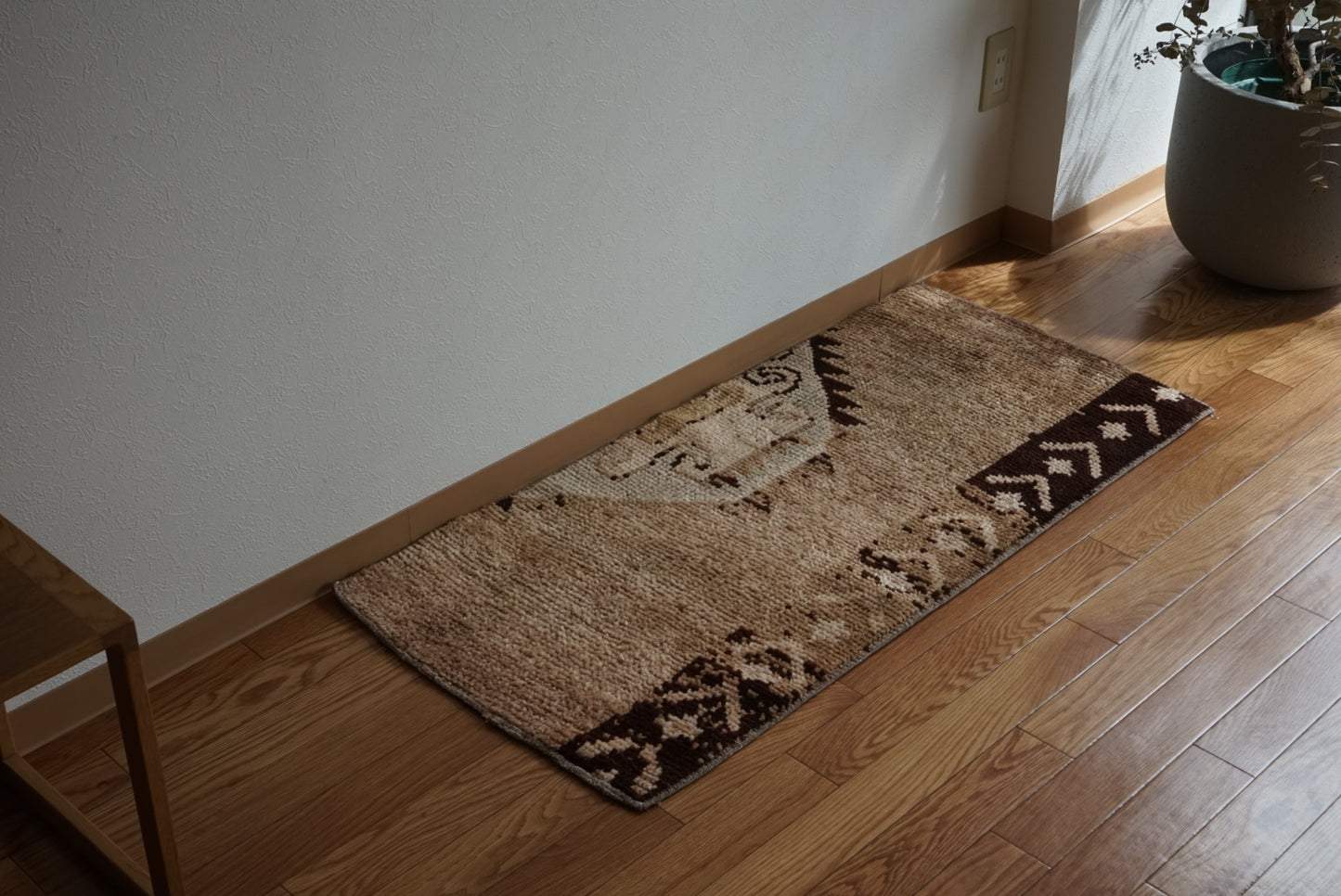 Türkiye Old Oushak Beige , Brown 1970年代 115 × 53 cm No.TR25499 / 国内送料無料