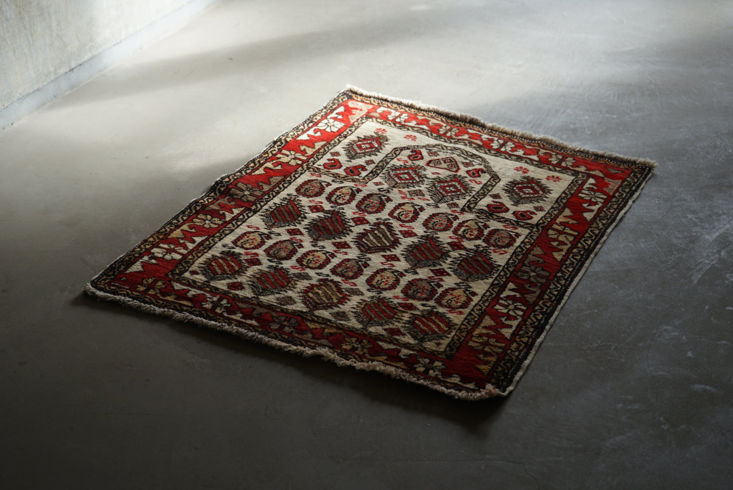 Türkiye Old Anatolia Kid's Prayer rug "Armond" 1960年代 92 × 78 cm No.TR25322
