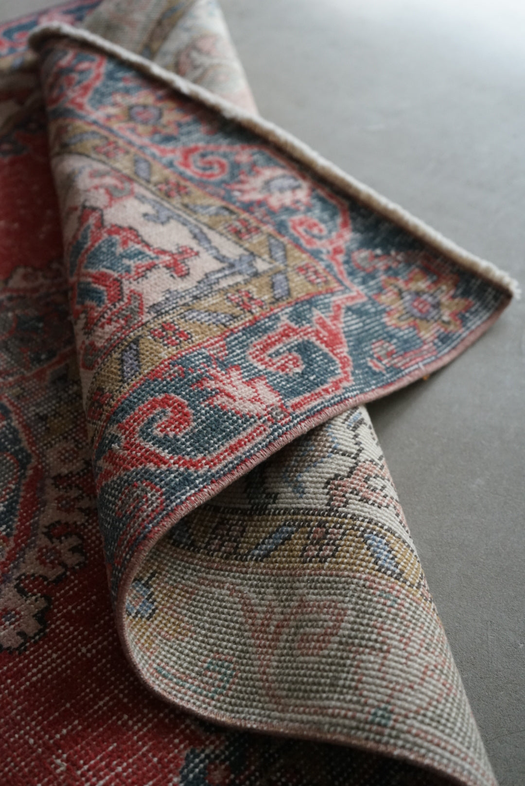 TURKEY OLD ISPARTA RED 1970年代 198 × 109 cm No.TR25143