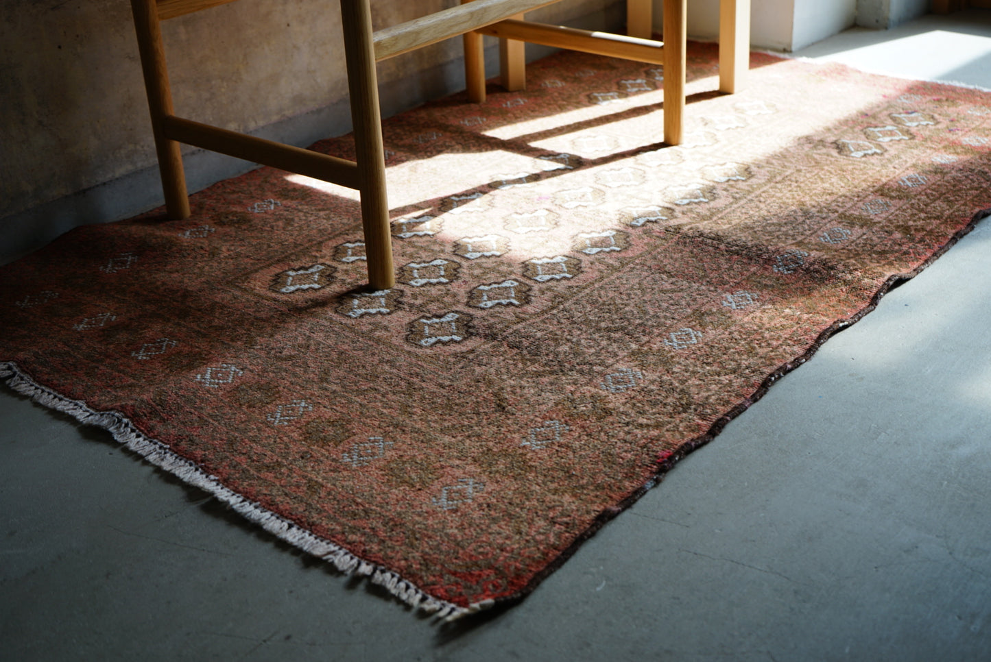 AFGHANISTAN OLD BALUCH PRAYER RUG 1970年代 138 × 88 cm