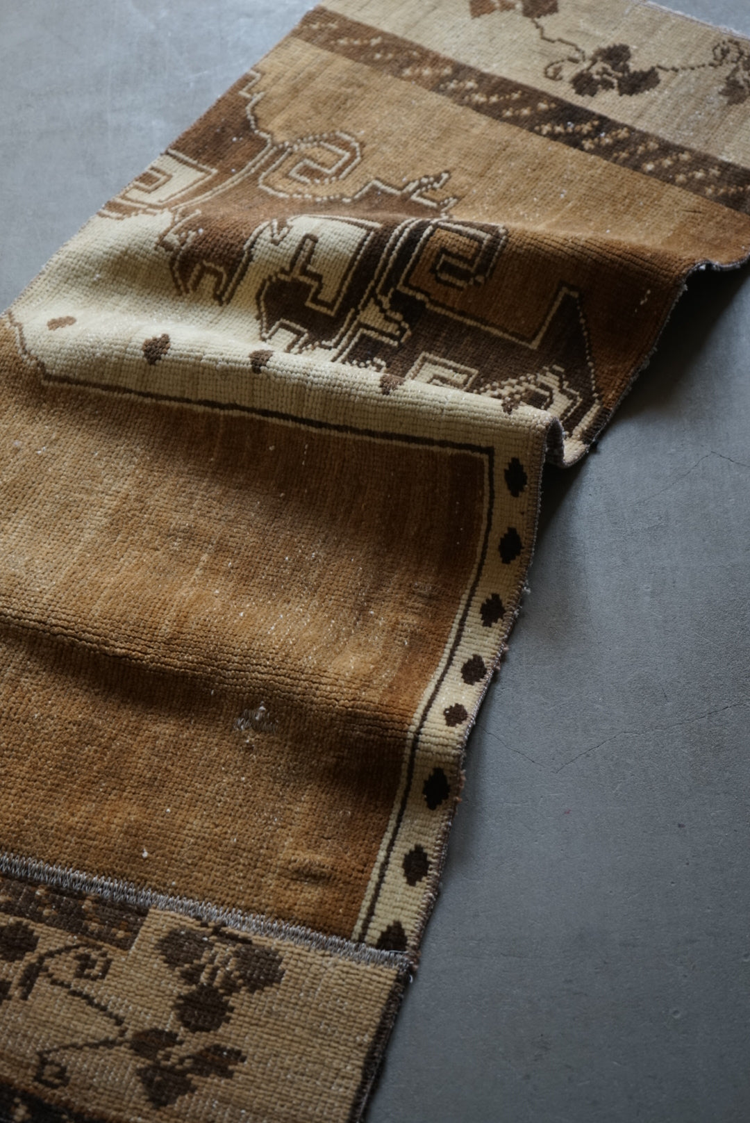 Türkiye Old Isparta Milk Coffee Color Small size 1980年代 115 × 47 cm No.TR25240