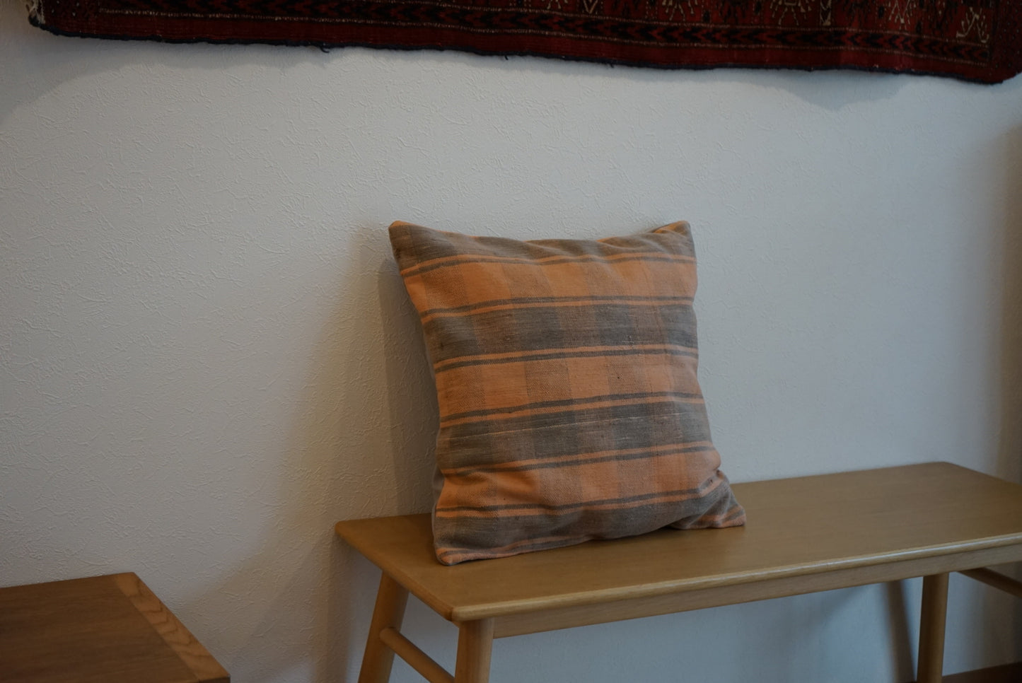 Türkiye Old Kilim Cushion Cover Pink , Glay Checker Design 45 × 45 cm No.TR25573 / 送料無料・羊毛手織りキリム