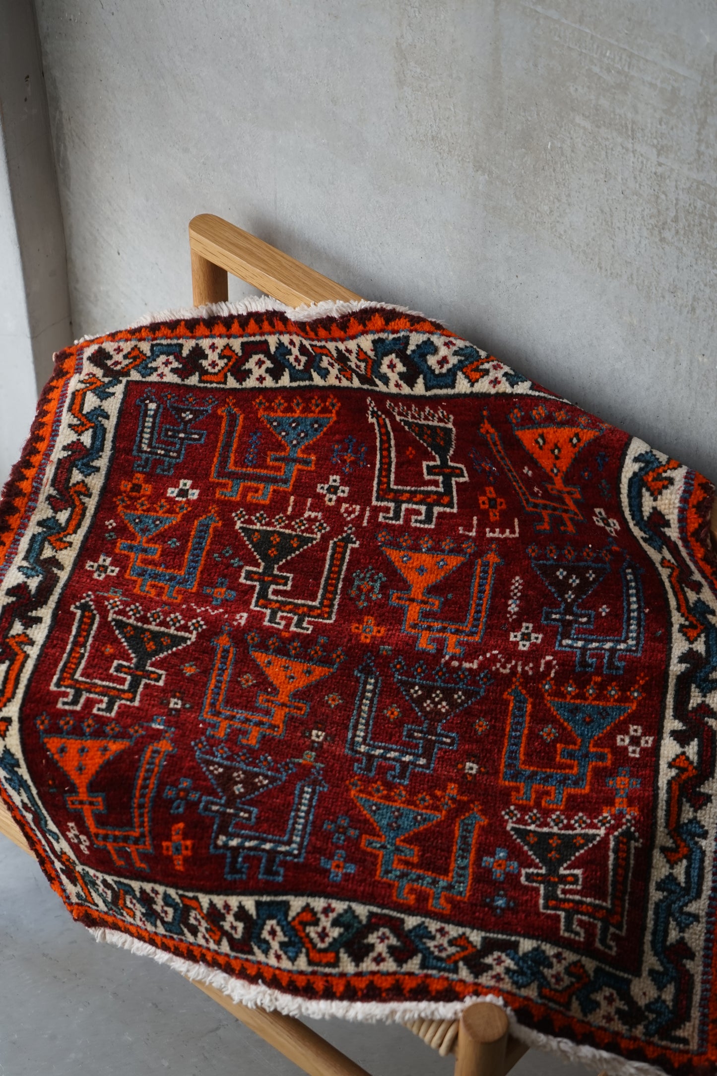 IRAN ANTIQUE SHIRAZ QASHQAI 1920年代 59 × 57 cm