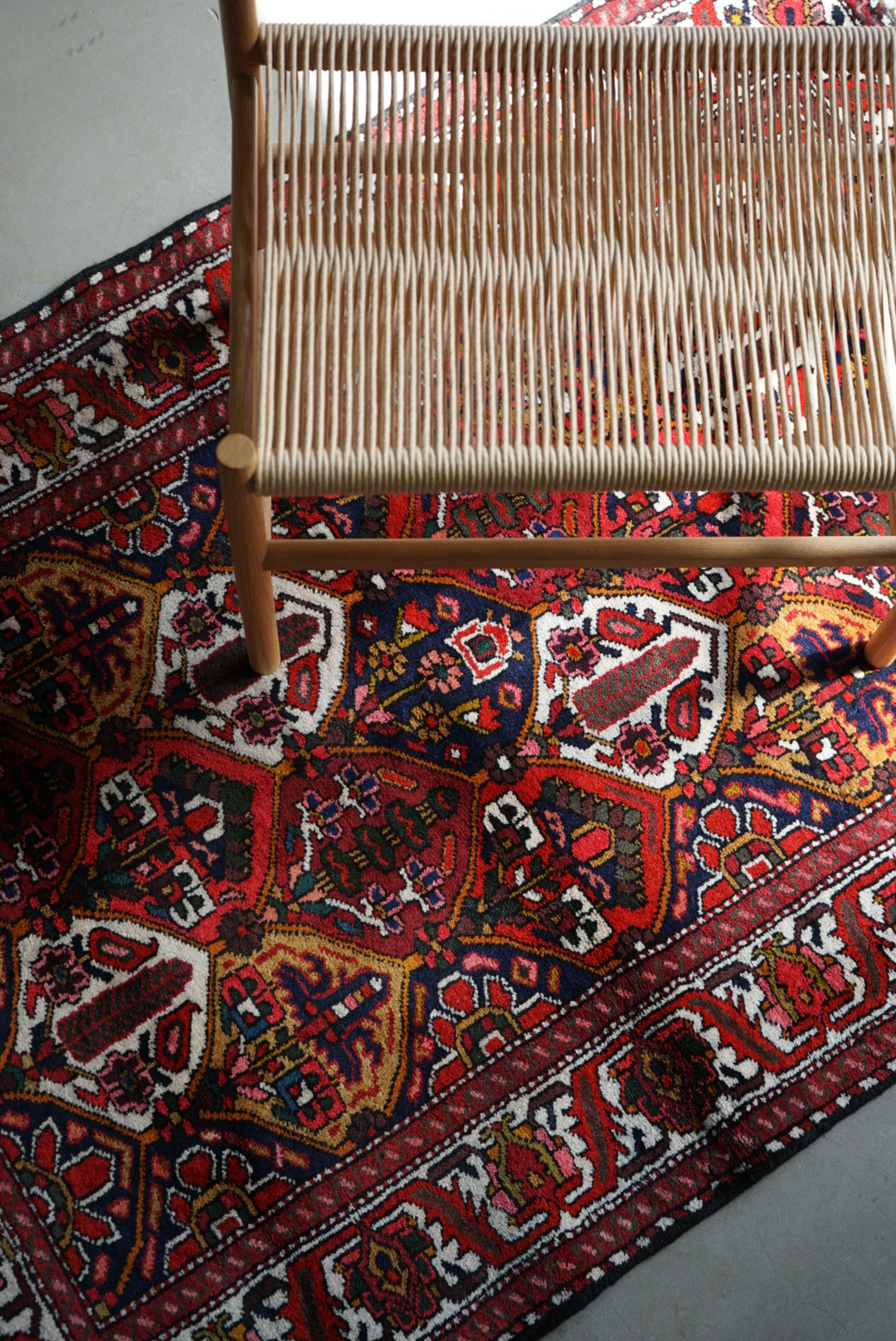 IRAN OLD BAKHTIARI 
SAMAVARI 1950年代 150 × 107 cm / 4'9 × 3'5" ft