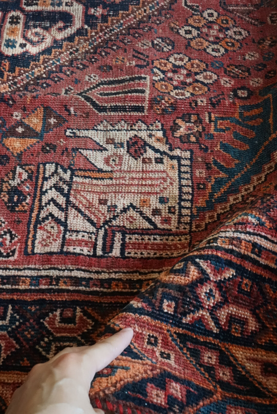 店頭販売 IRAN ANTIQUE SHIRAZ QASHQAI HEYBATLO 1880年代 235 × 148 cm / 国内送料無料・羊毛手織り絨毯