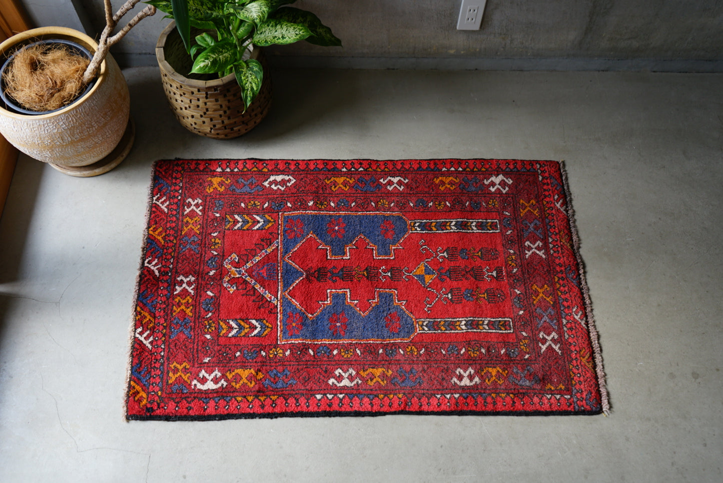 AFGHANISTAN VINTAGE TURKMEN PRAYER RUG 1980年代 124 × 76 cm