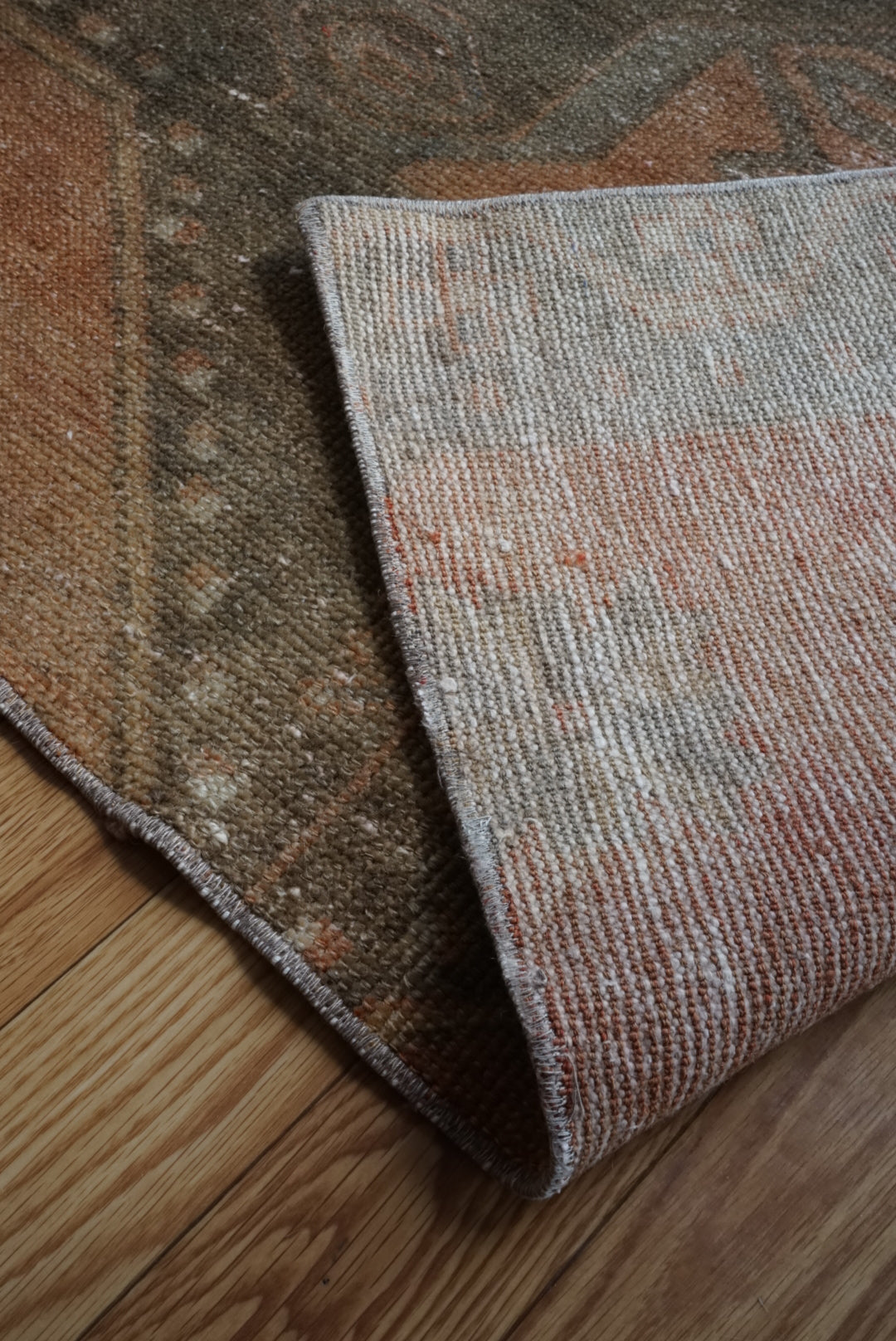 Türkiye Old Oushak Orange , Glay 1970年代 101.5 × 59 cm No.TR25514 / 国内送料無料・羊毛手織り絨毯