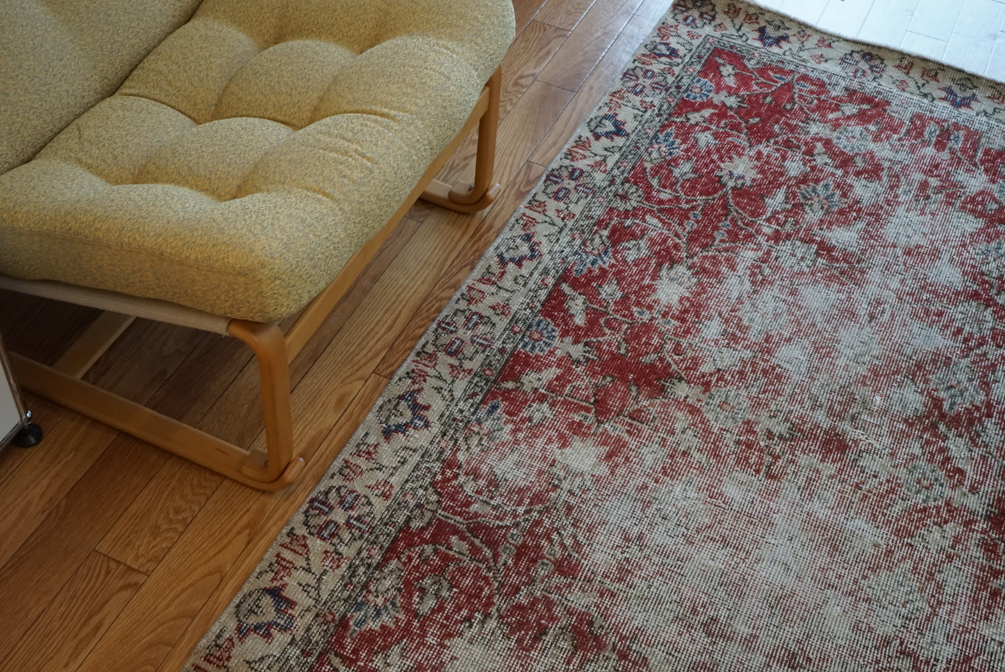 Türkiye Old Isparta Red Floral 1970年代 195 × 107.5 cm No.TR25437