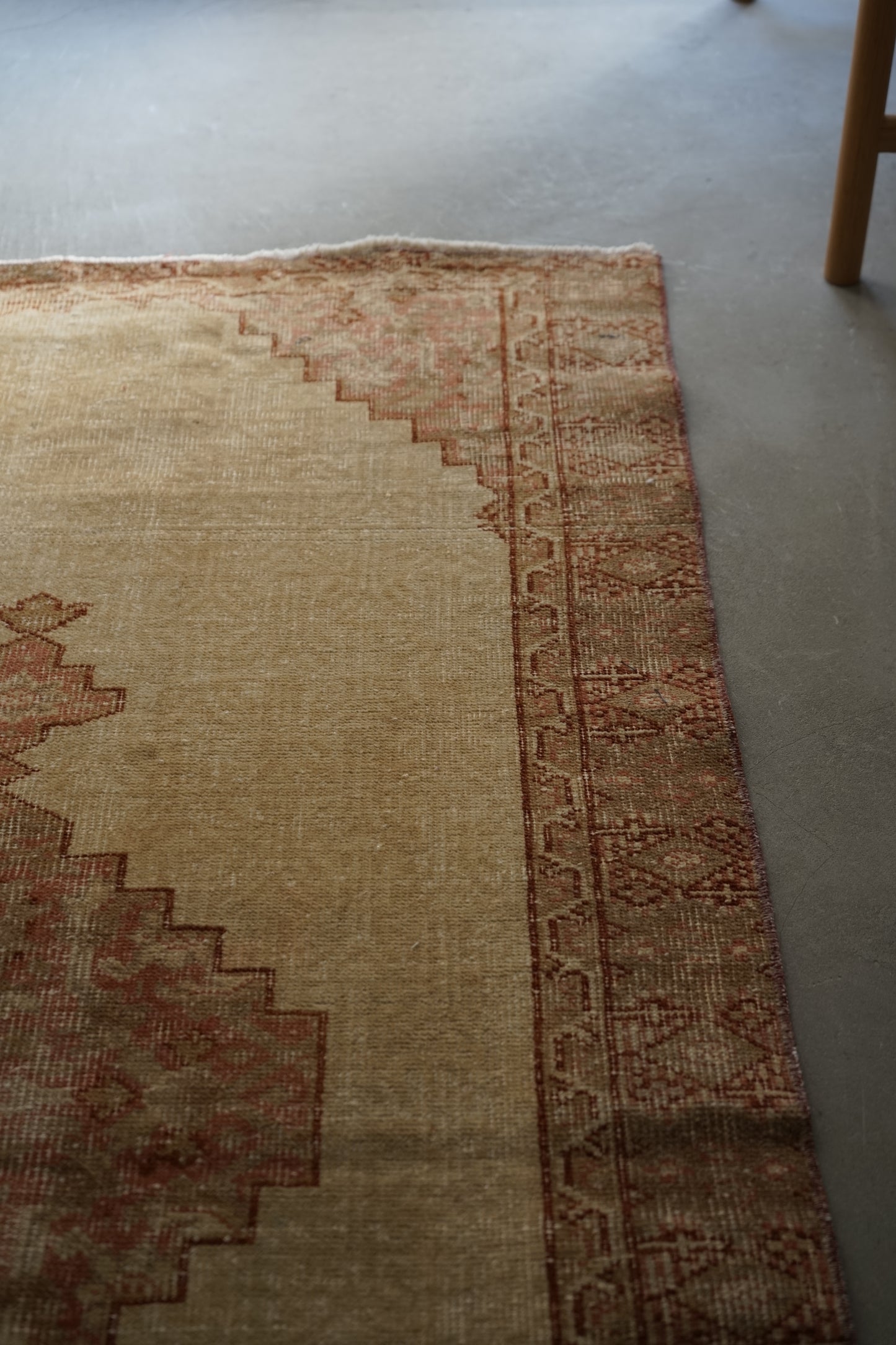 TURKEY OLD ISPARTA BEIGE MEDALION 1970年代 172 × 92 cm No.TR25200