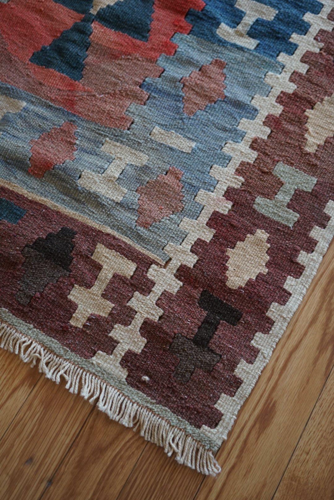 Türkiye Old Kilim Anatoria Tribal Design Blue , Brown , Red 1980年代 145 × 92.5 cm No.TR25549 / 国内送料無料・羊毛手織りキリム