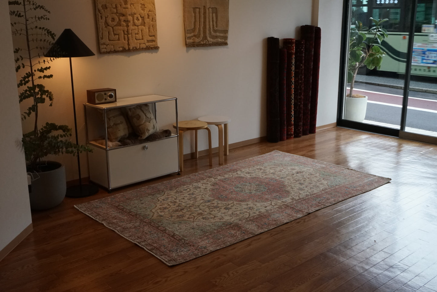 Türkiye Old Isparta Beige , Red , Green Medallion 1960年代 244 × 142 cm No.TR25455