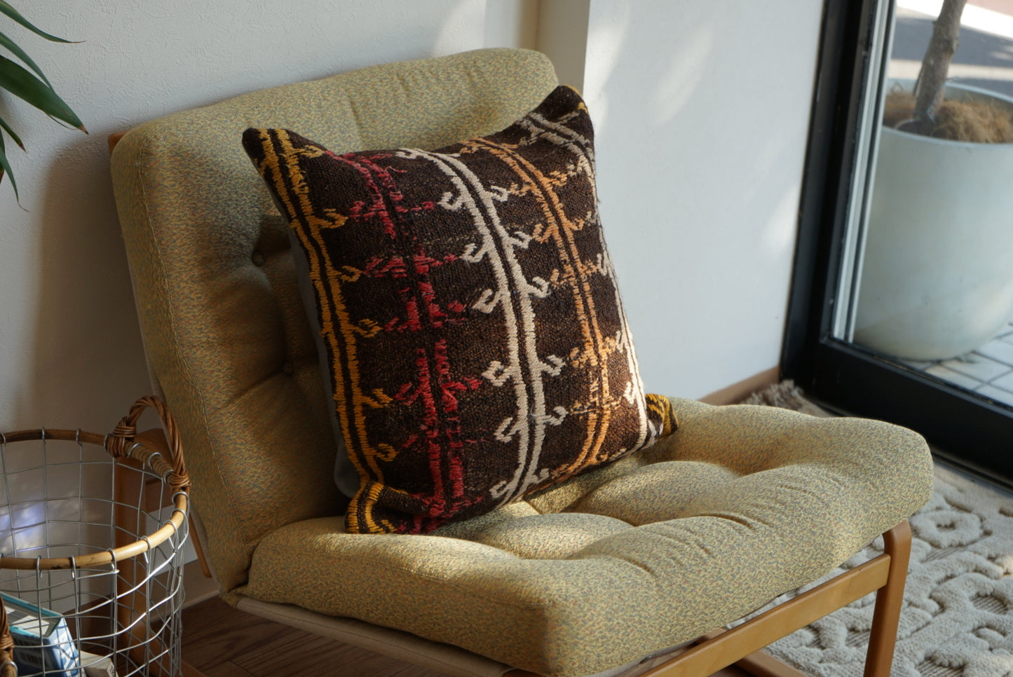 Türkiye Old Kilim Cushion Cover Brown Tribal Design 50 × 50 cm No.TR25555 / 送料無料・羊毛手織りキリム