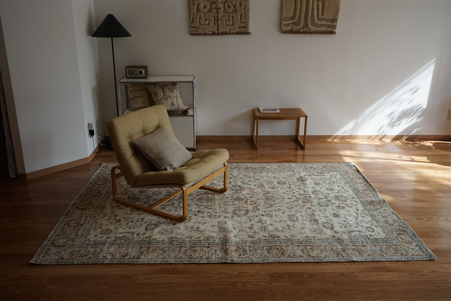Türkiye Old Isparta Ivory , Orange Flower 1970年代 242 × 164.5 cm No.TR25504 / 国内送料無料