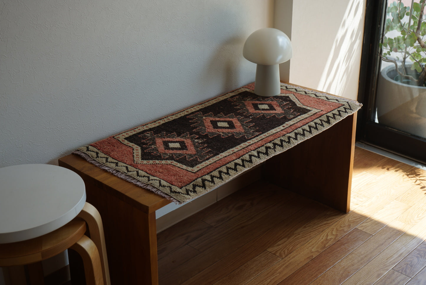 Türkiye Old Oushak Pink , Black 1970年代  89 × 51 cm No.TR25410