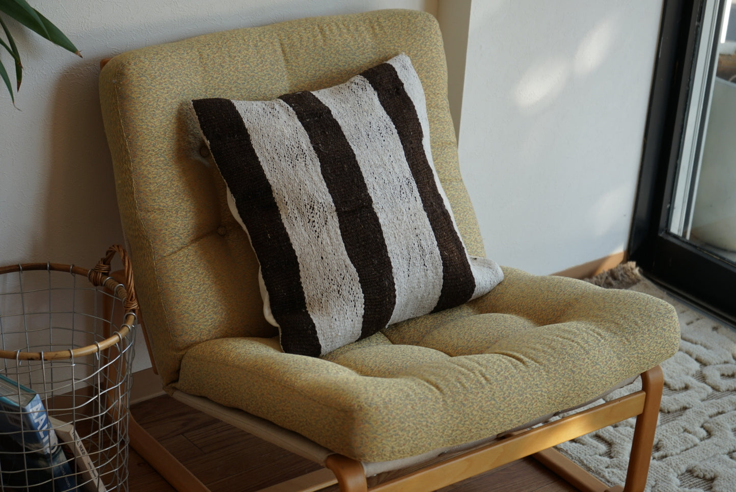 Türkiye Old Kilim Cushion Cover Brown , White Stripe Design 45 × 45 cm No.TR25554 / 送料無料・羊毛手織りキリム