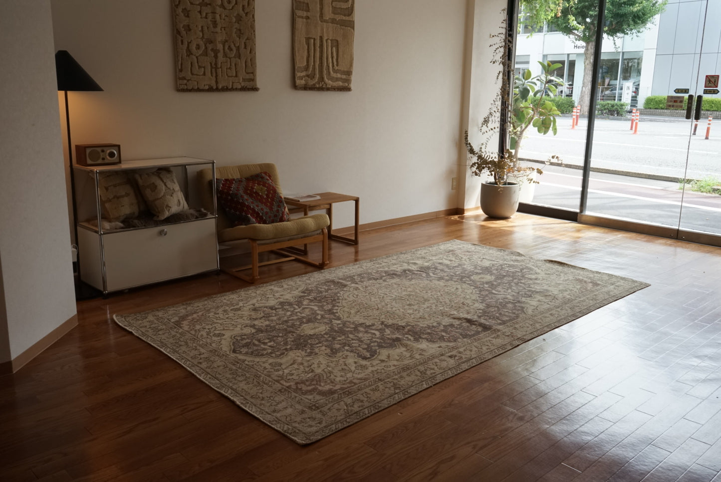 Türkiye Old Isparta Medallion Beige , Glay 1960年代 284 × 162 cm No.TR25493 / 国内送料無料