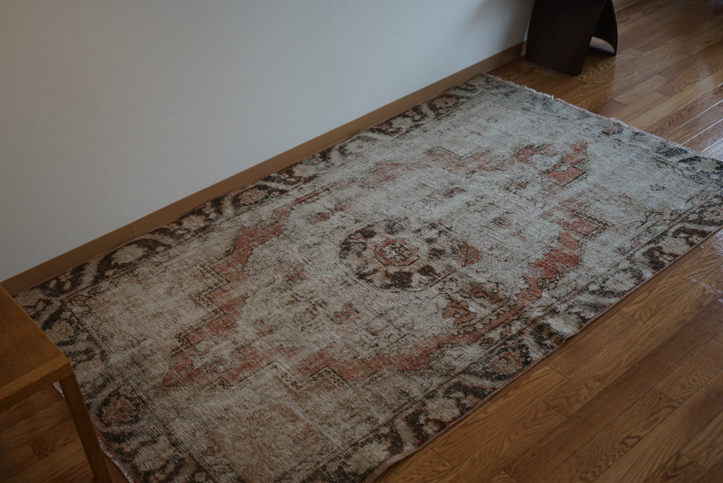 Türkiye Old Isparta Brown, CoralPink 1970年代 199 × 123 cm No.TR25277