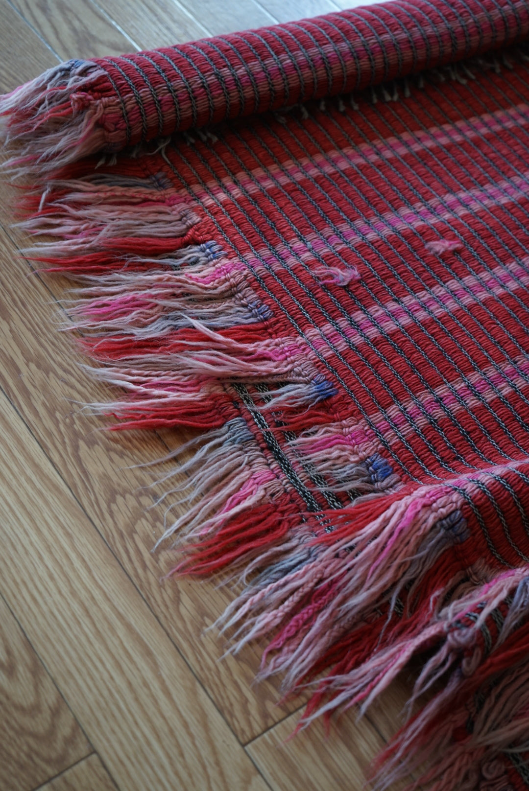 Türkiye Old Kilim Shaggy Pink , Red 1960年代 195 × 144 cm No.TR25546 / 国内送料無料・羊毛手織りキリム