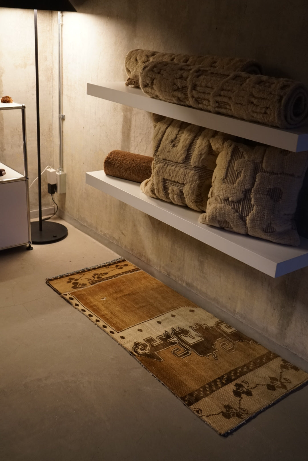 Türkiye Old Isparta Milk Coffee Color Small size 1980年代 115 × 47 cm No.TR25240