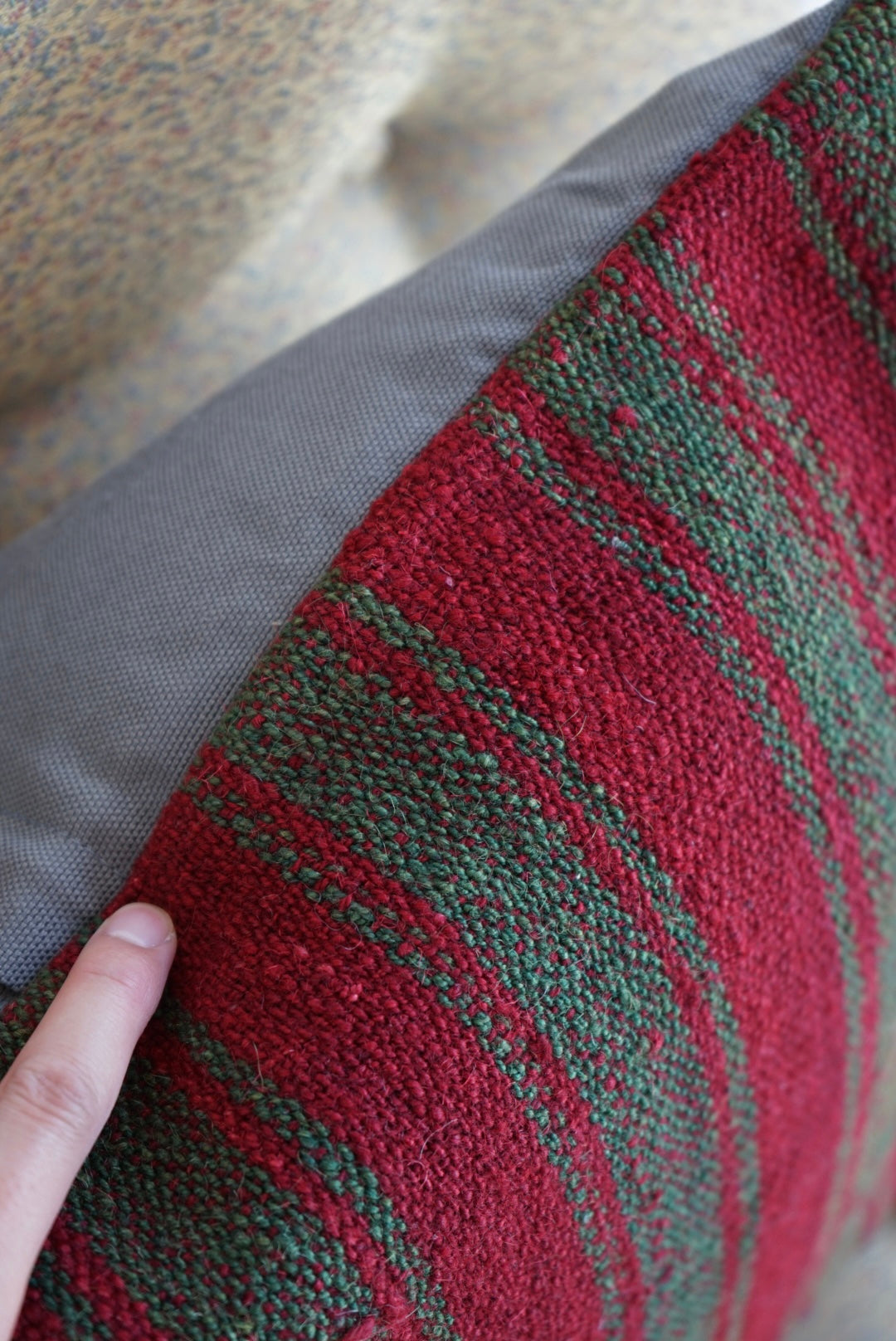Türkiye Old Kilim Cushion Cover Green , Red Stripe Design 50 × 50 cm No.TR25556 / 送料無料・羊毛手織りキリム