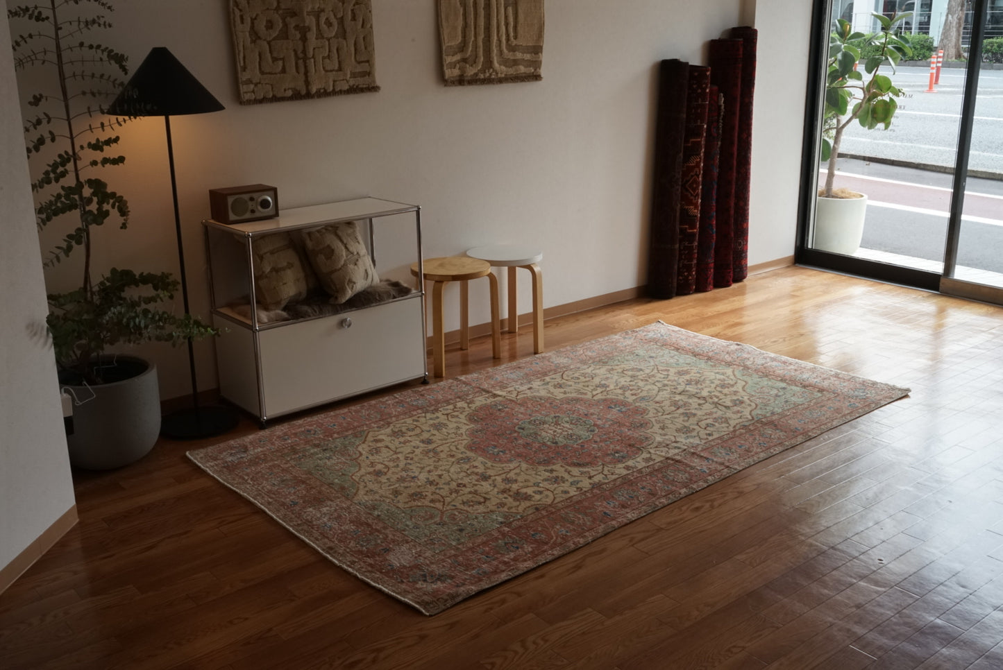 Türkiye Old Isparta Beige , Red , Green Medallion 1960年代 244 × 142 cm No.TR25455
