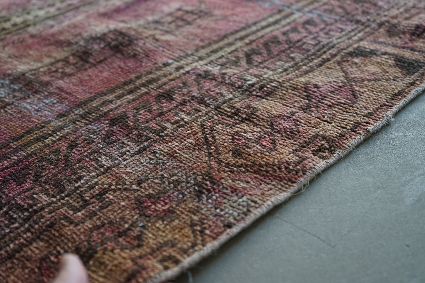 TURKEY OLD SHABBY PURPLE SMALL SIZE 1970年代 126 × 105 cm No.TR25216