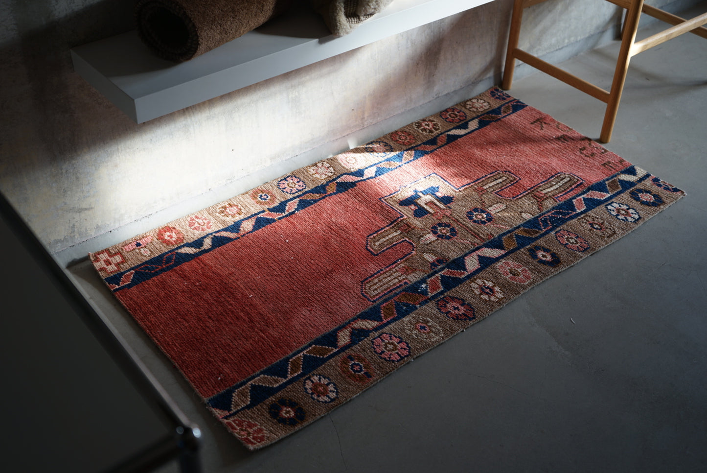 Türkiye Old Oushak Salmon Pink , Navy Runner 1970年代 133.5 × 68 cm No.TR25295