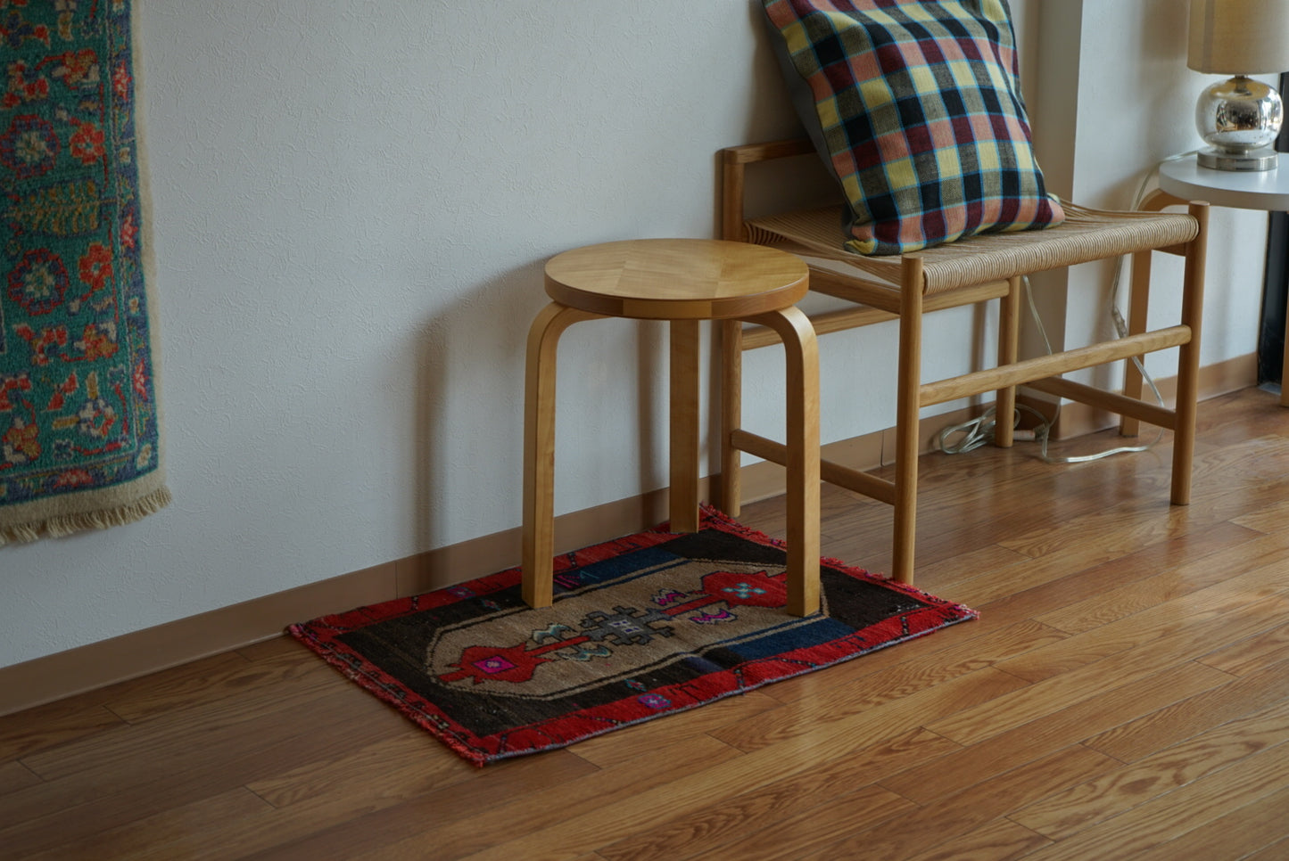 Türkiye Old Oushak Red , Beige , Black 1970年代 72.5 × 52 cm No.TR25545 / 国内送料無料・羊毛手織り絨毯