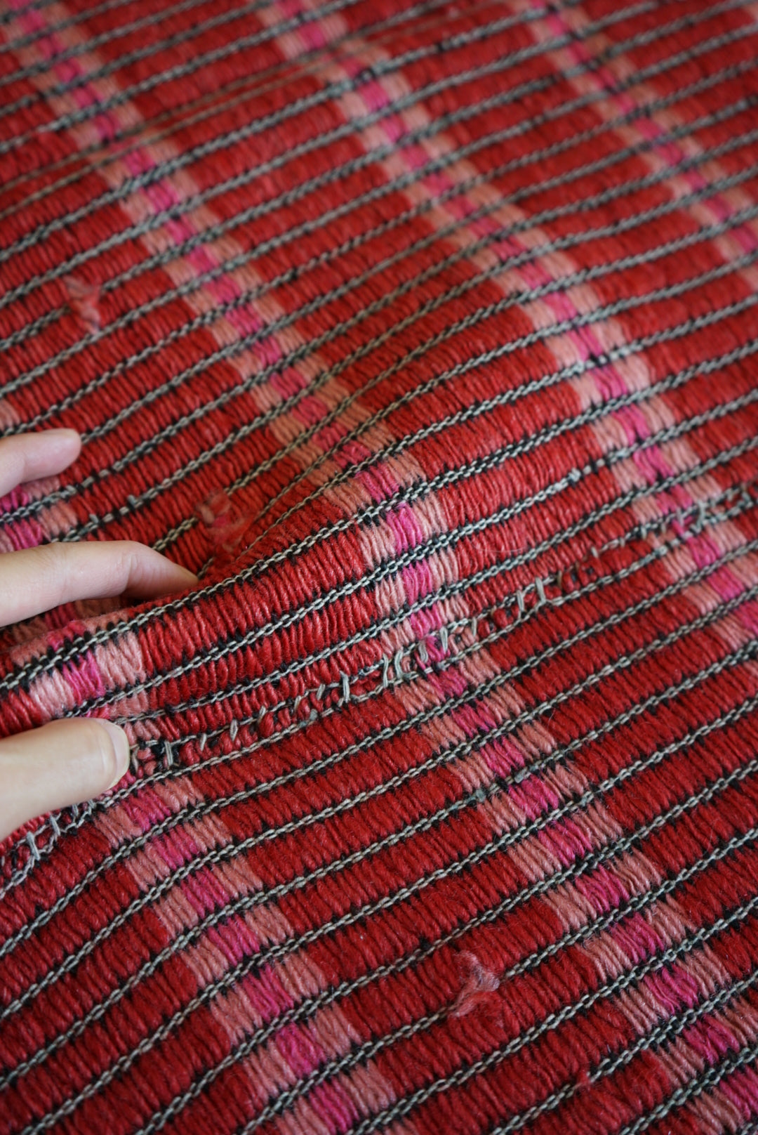 Türkiye Old Kilim Shaggy Pink , Red 1960年代 195 × 144 cm No.TR25546 / 国内送料無料・羊毛手織りキリム