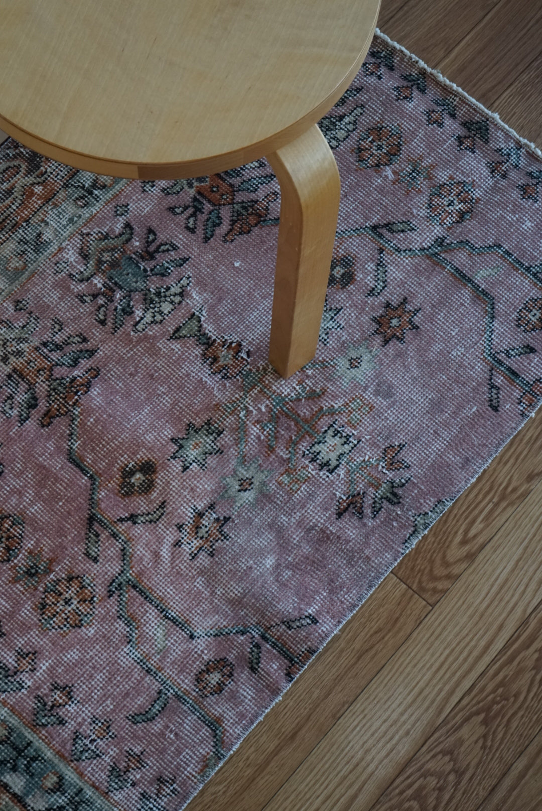 Türkiye Old Oushak Pink Flower 1970年代 95 × 60 cm No.TR25480 / 国内送料無料