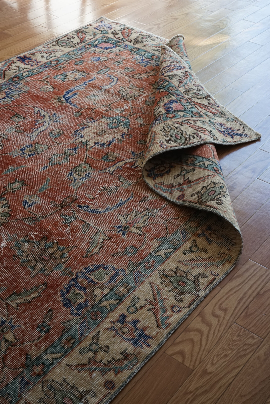 Türkiye Old Isparta Bright Red Flower 1970年代 249 × 132 cm No.TR25505 / 国内送料無料・羊毛手織り絨毯