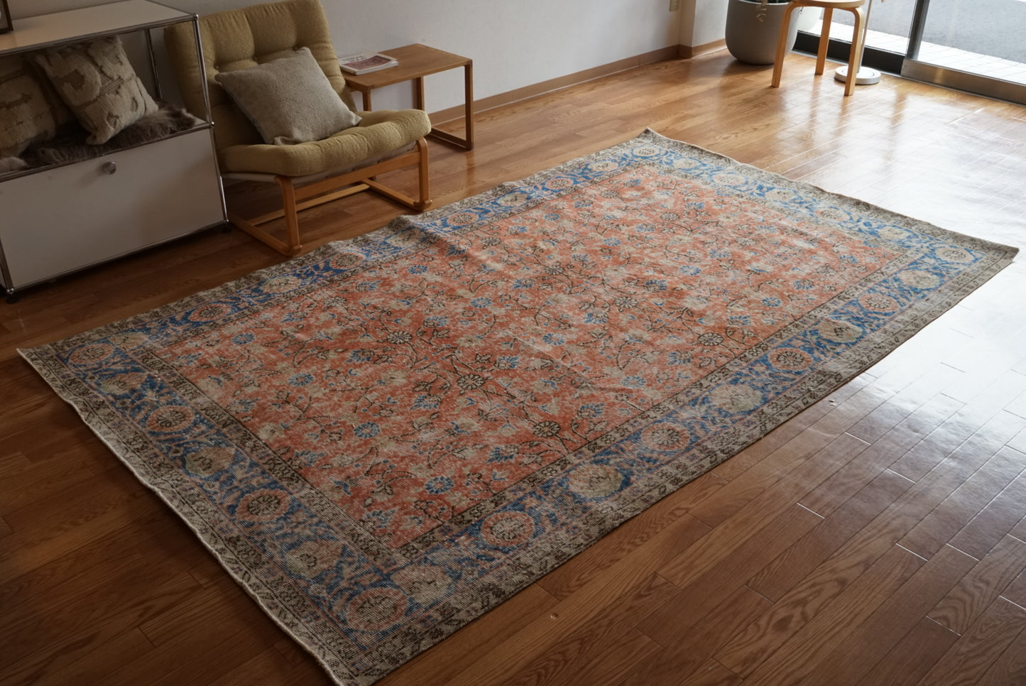 Türkiye Old Isparta Scarlet , Blue 1970年代 271.5 × 164 cm No.TR25507 / 国内送料無料・羊毛手織り絨毯