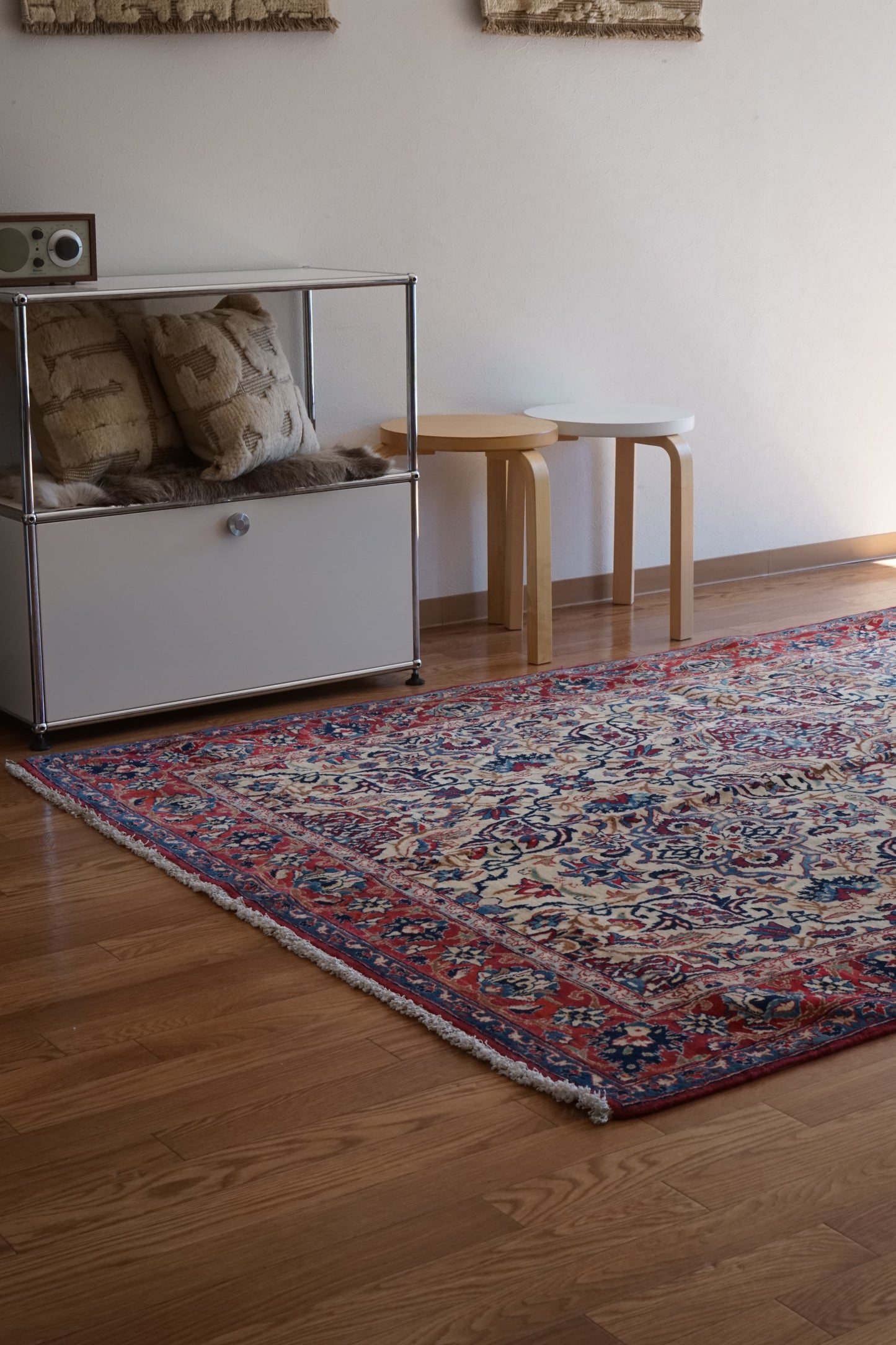 店頭販売 Iran Antique Esfahan 1840年代 231 × 157 cm / 国内送料無料・羊毛手織り絨毯