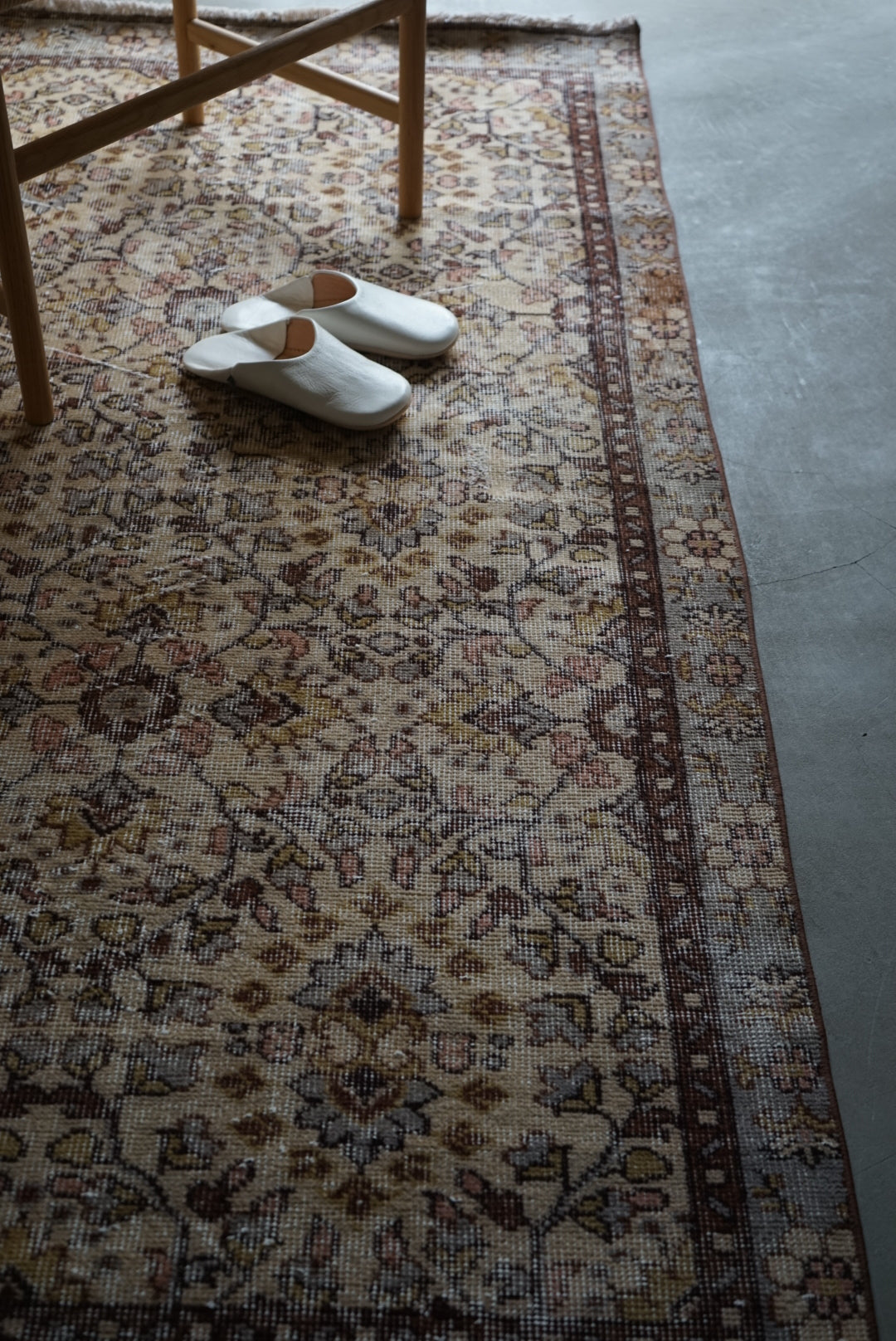 Türkiye Old Isparta Brown Floral 1970年代 204 × 107 cm No.TR25255